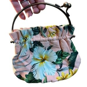 aBBa NWOT vintage hibiscus floral light pink handbag with kiss lock closure